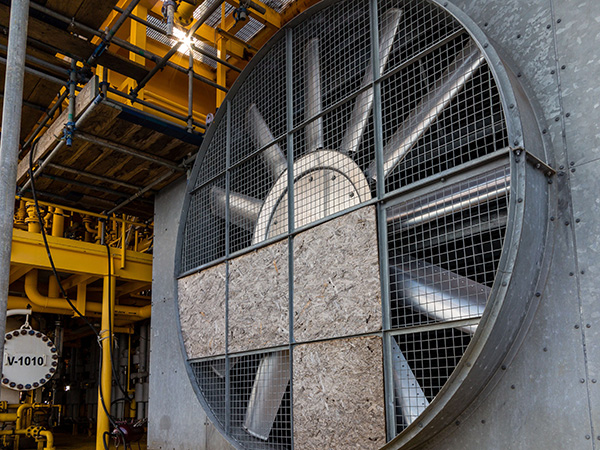 Overrunning freewheels in drive systems of large fans – for example in tunnel or mining construction Drive systems of large fans